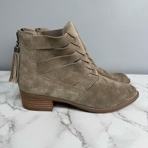 Volatile Women’s Ankle Boots Size 8 Criss Cross Suede Western NEW #K455